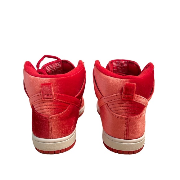 Nike SB Dunk High Premium 'Red Velvet' - Picture 3 of 7